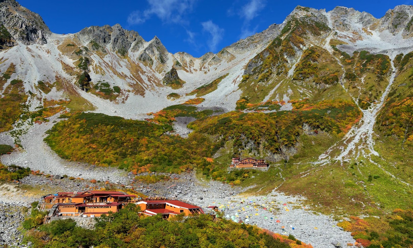 北アルプス 涸沢 登山 紅葉 テント泊 絵に描いたような絶景 紅葉の涸沢カールが最高だった Japan Nomad 旅と山と写真のブログ