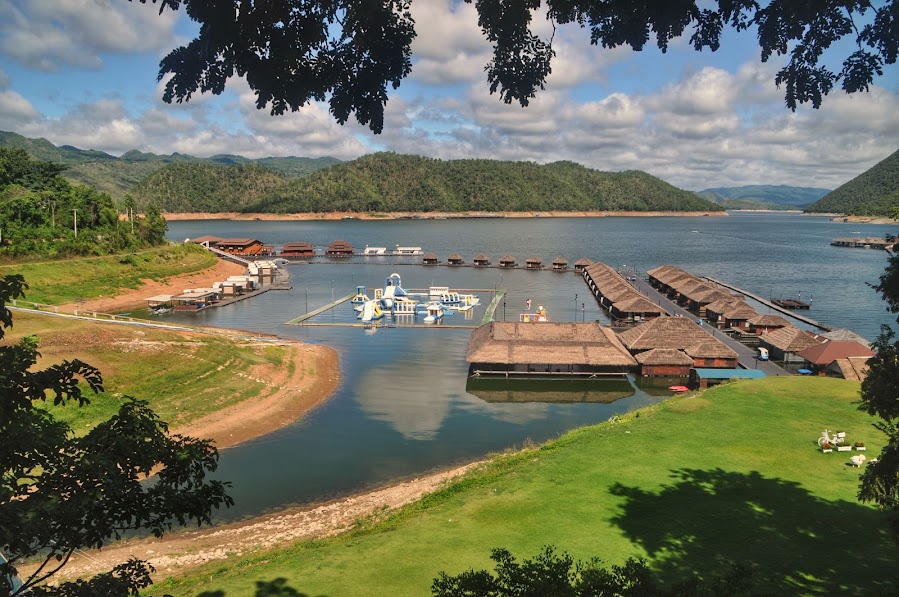 Floating raft cottages srinagarind lake thailand Ananta River Hill resort