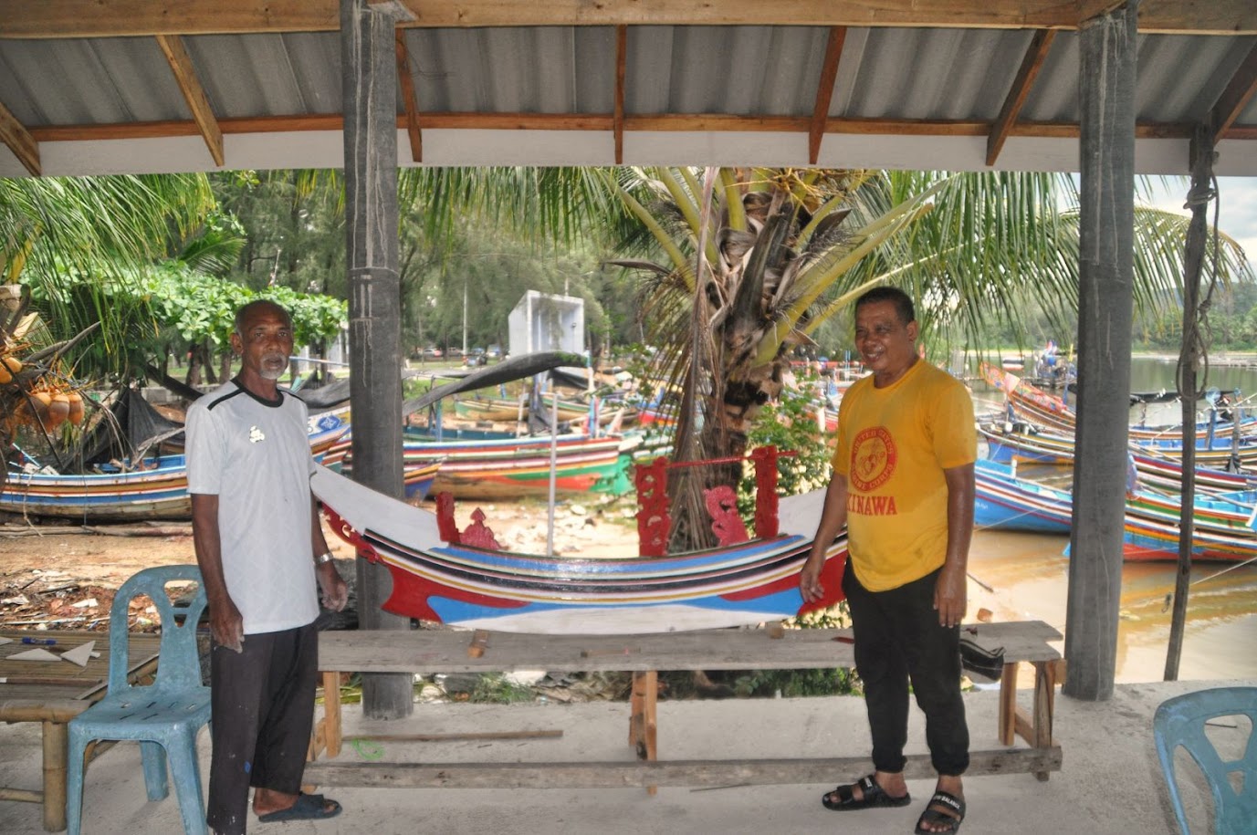 Narathiwat City
River Bang Nara
Thailand
Two fishermen
Fishermen boats
