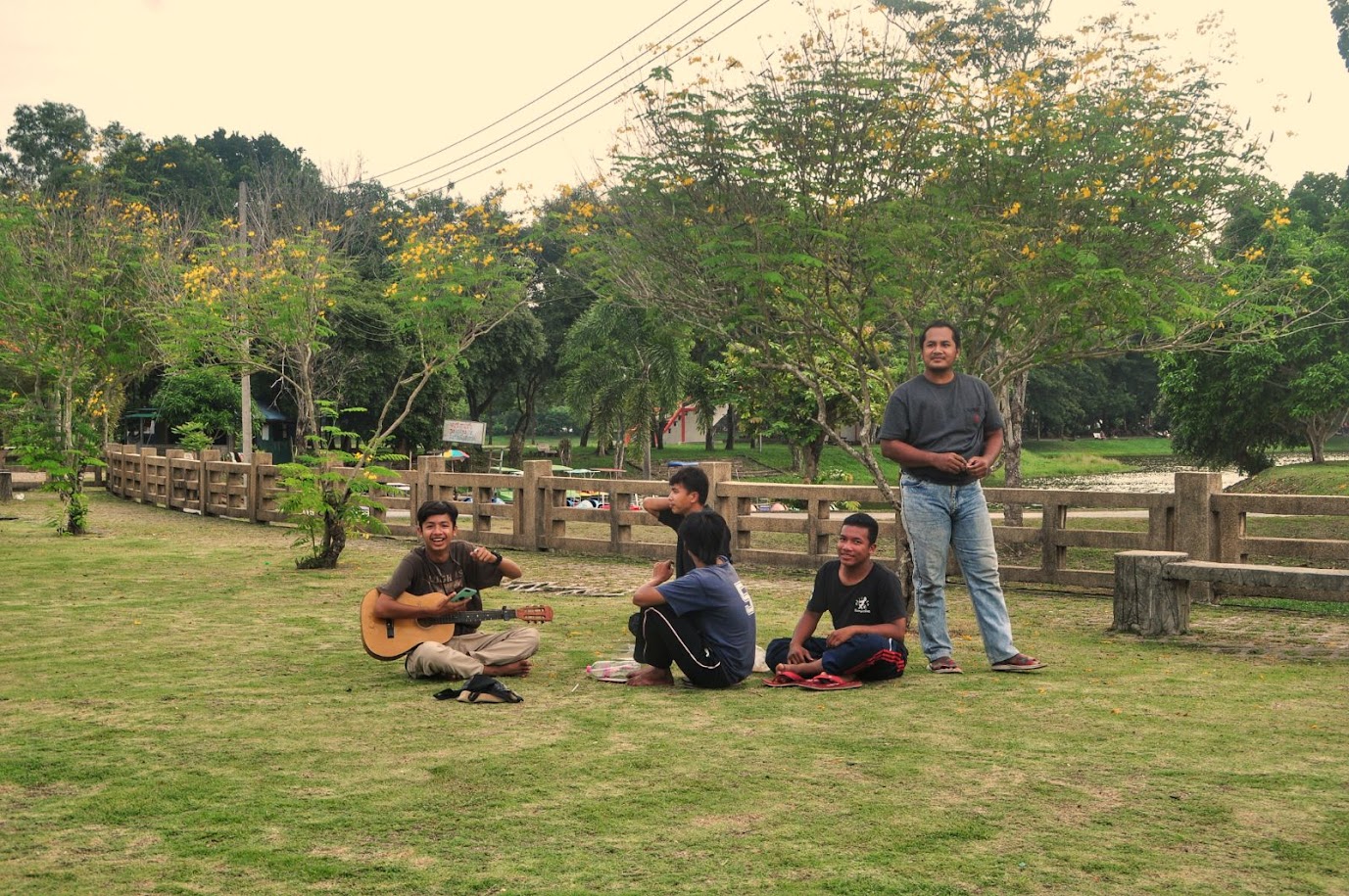 Yala City
Suan Khwan Muang Park
Yala Province
Thailand
Friendly local Thai lads
Guitar