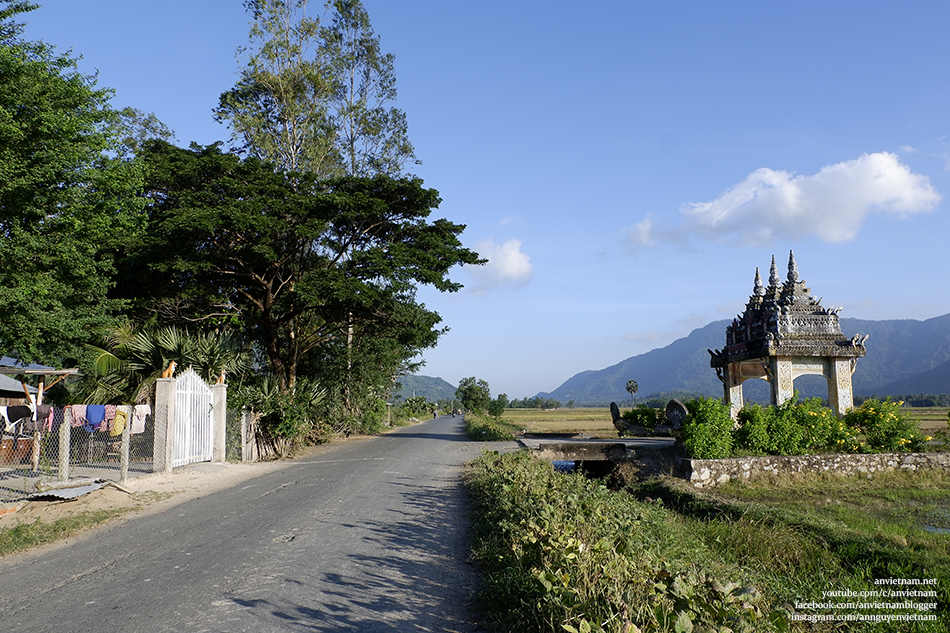 Lặng ngắm “cổng trời” nơi ngôi chùa Kon Kas (chùa Tual Prasat) áng ngự