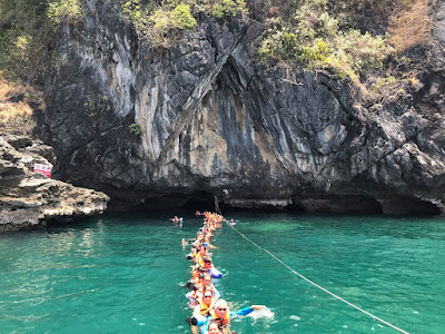 Anchor just in front of the entrance of Emerald Cave