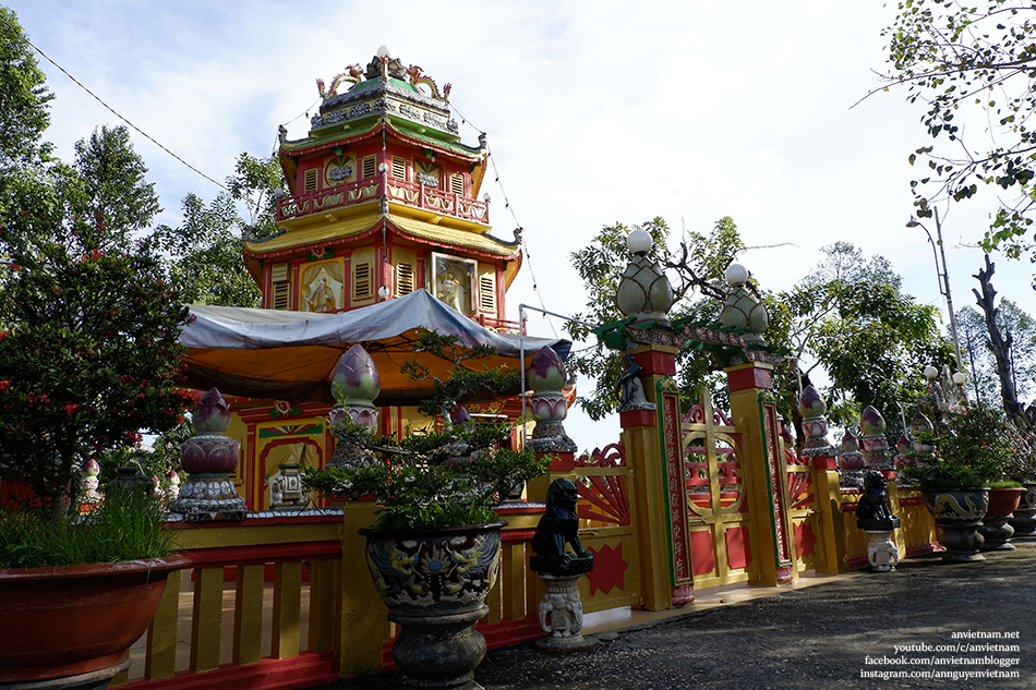 Du lịch tâm linh cù lao Giêng An Giang: độc đáo Thành Hoa Tự (chùa Đạo Nằm)