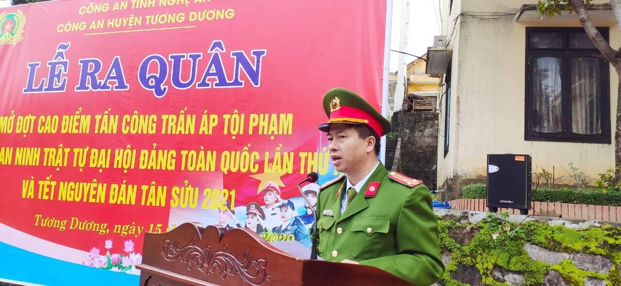 Đồng chí Thượng tá Trần Phúc Tú, Trưởng Công an huyện phát biểu chỉ đạo tại Lễ ra quân