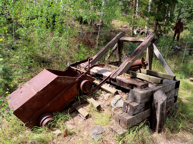 Ore car for steep grades