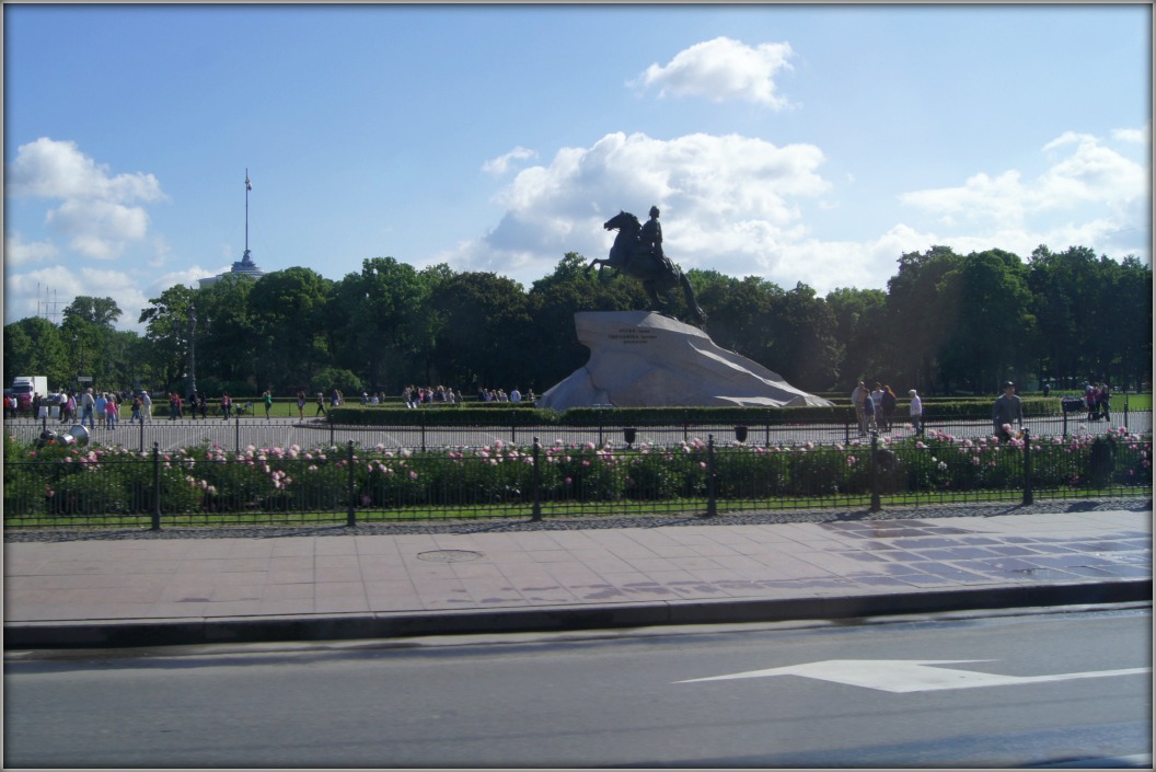 На белые ночи в Петербург (Царское село, Петергоф) через Печоры и Псков. Фотозарисовки из прошлого.