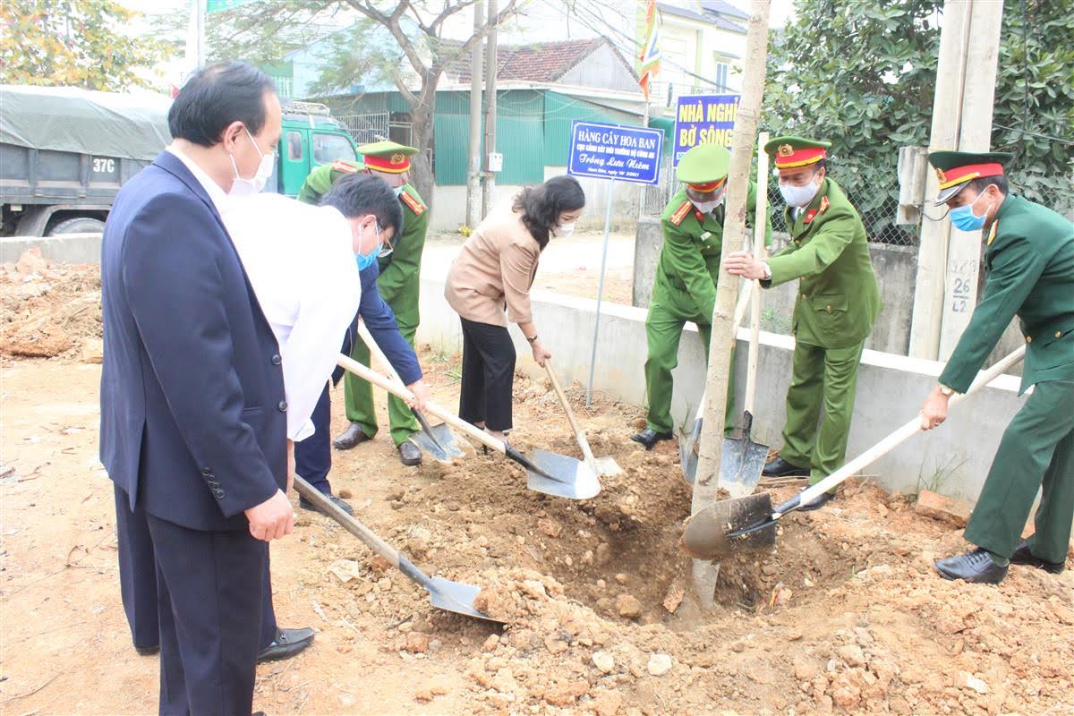 Phòng Cảnh sát Môi trường Công an tỉnh Nghệ An: Phát động 'Tết ...