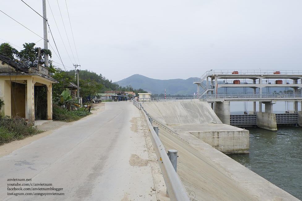 Thị xã Hoài Nhơn Bình Định: đập ngăn mặn sông Lại Giang