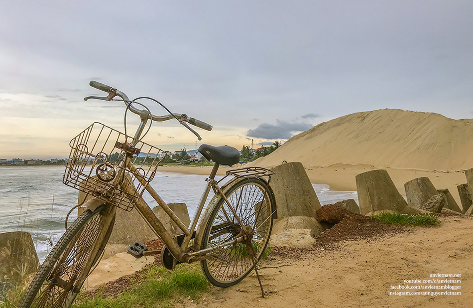 Dạo bờ kè biển Tam Quan