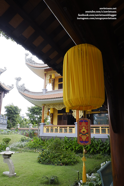 Chùa đẹp ở Sài Gòn: tu viện Vĩnh Nghiêm ở quận 12