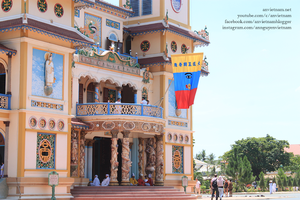 Một buổi lễ chính ở Tòa Thánh Cao Đài Tây Ninh vào năm 2012