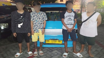 Main Judi Domino di dalam Mobil Mikrolet, Diringkus Tim Paniki Rimbas 1 Polresta Manado