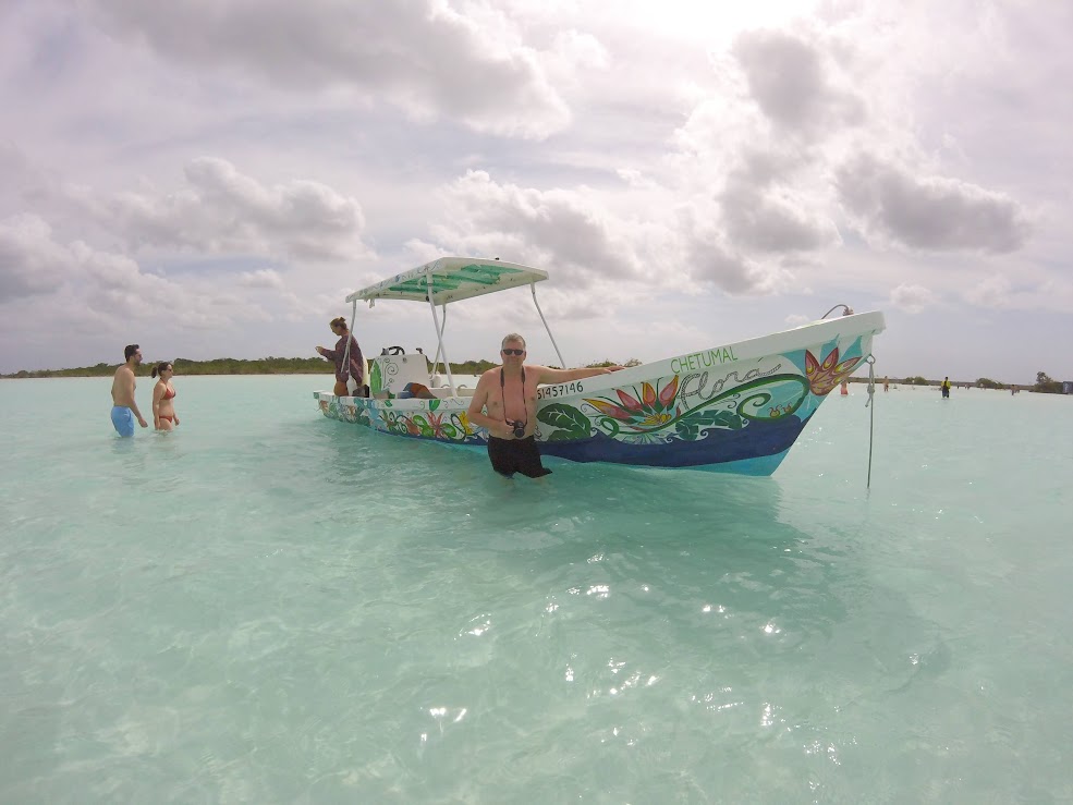 bateau avec Krystel sur la lagune de Bacalar