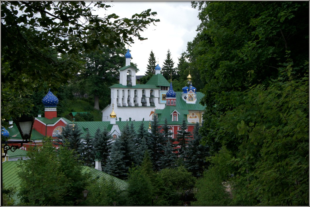 На белые ночи в Петербург (Царское село, Петергоф) через Печоры и Псков. Фотозарисовки из прошлого.