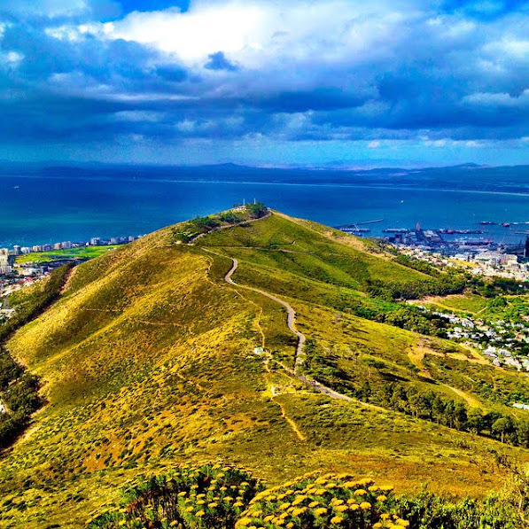 Ο Σηματόλοφος κέιπ τάουν signal hill lion's head