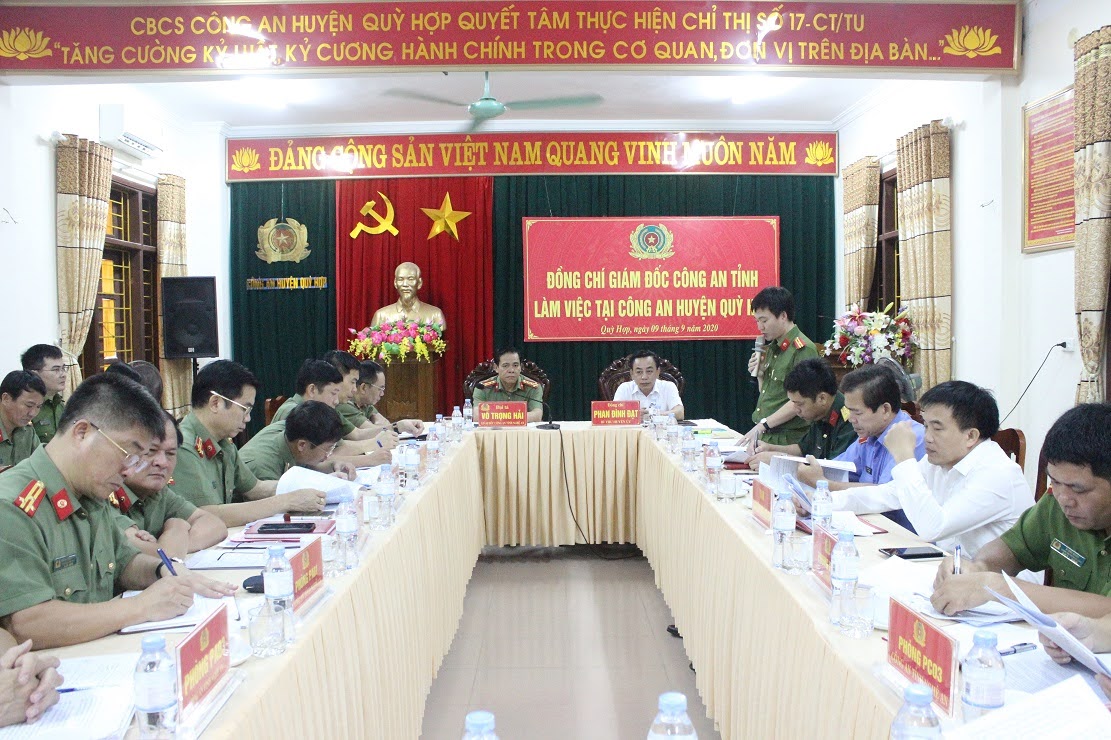 Quang cảnh buổi làm việc.