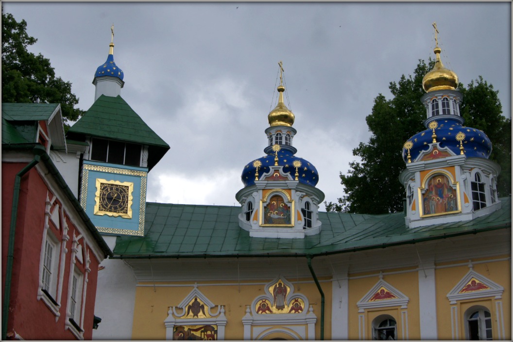 На белые ночи в Петербург (Царское село, Петергоф) через Печоры и Псков. Фотозарисовки из прошлого.