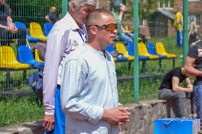 Group of people playing volleyball Группа людей играющих в волейбол