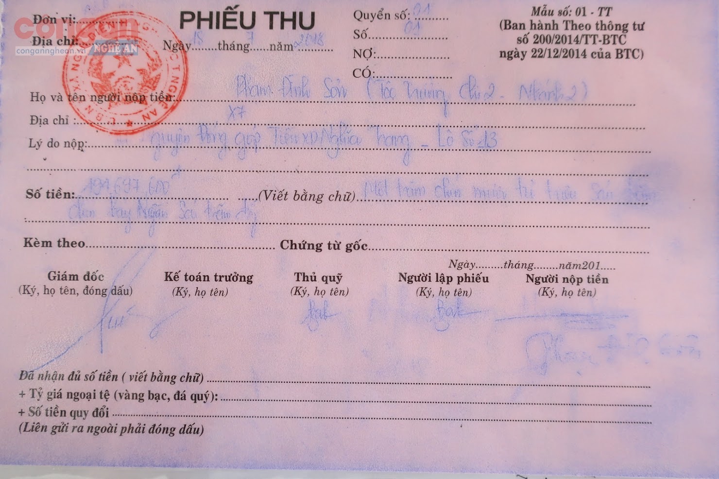 Ông Phạm Đình Sơn - đại diện cho dòng họ Phạm Đình nộp số tiền hơn 194 triệu đồng                                   để mua đất nghĩa trang hơn 2 năm nhưng chưa được giao đất