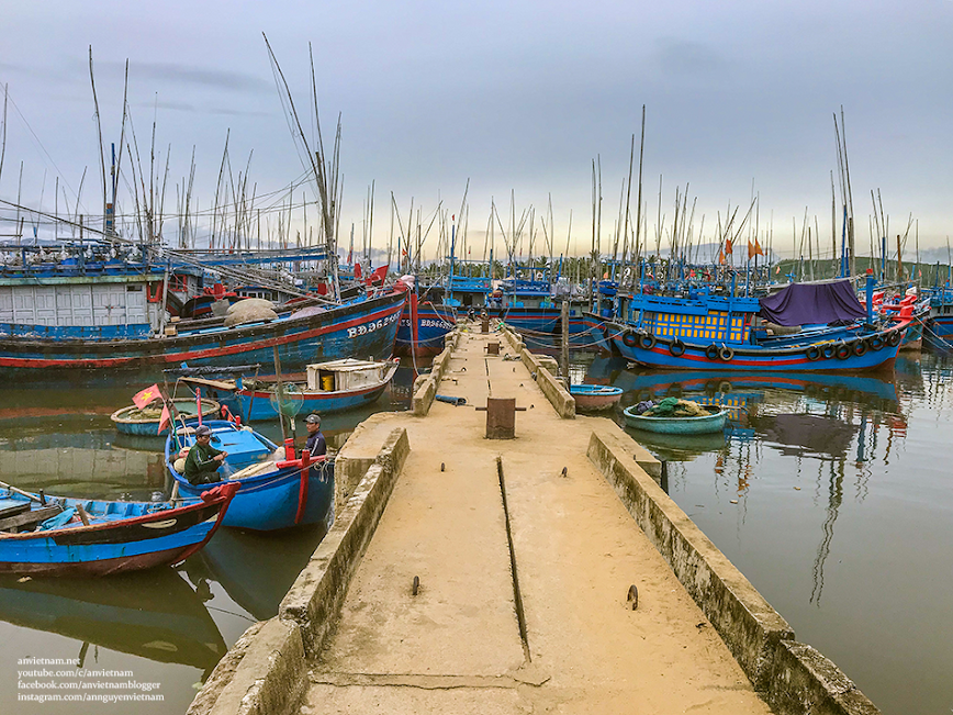 Dạo bờ kè biển Tam Quan