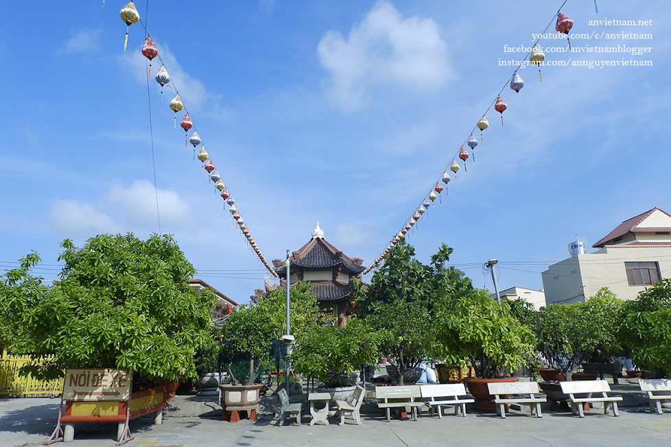 Cảnh chùa Từ Hạnh, quận Bình Tân, thành phố Hồ Chí Minh