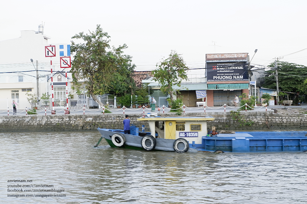 Sớm mai thanh vắng ở thành phố Long Xuyên