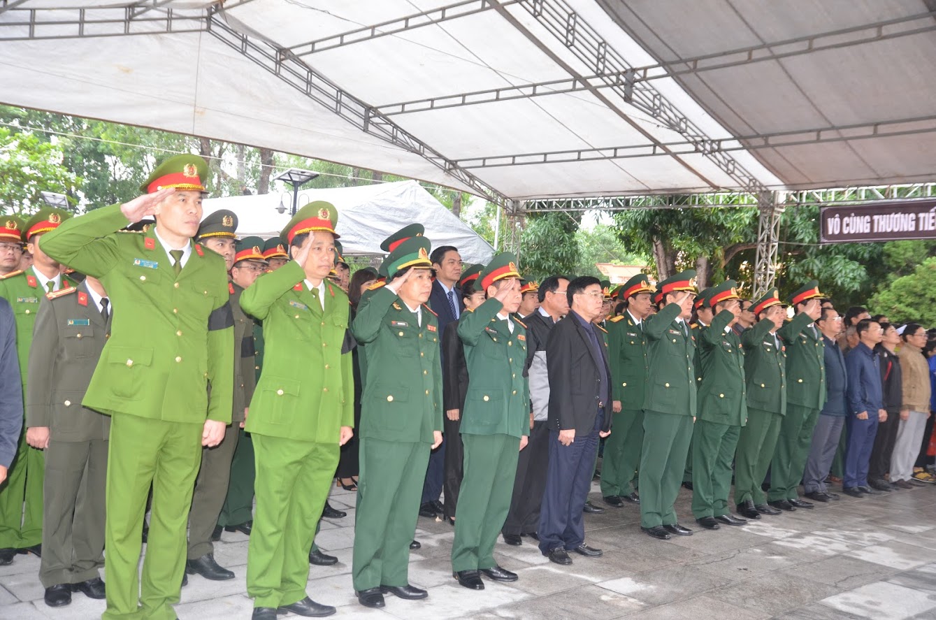 Lãnh đạo Tỉnh ủy, HĐND, UBND tỉnh,  huyện Nghi Lộc, Quân khu 4 và Công an tỉnh dự lễ an táng