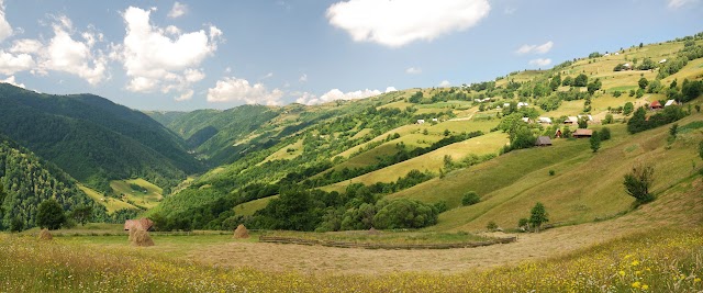 Blick ins Tal des Flusses Somesu Rece