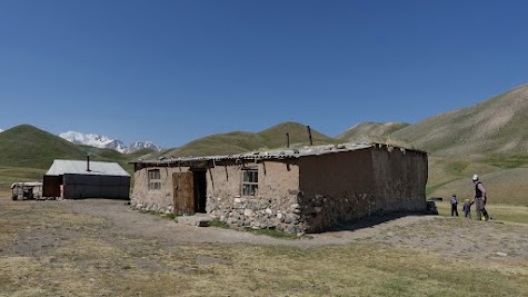 Kleiner Bauernhof nahe der Yurt-Camps.