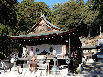 日牟禮八幡宮拝殿