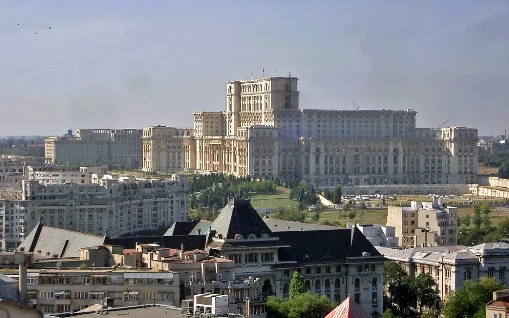 O palácio do Parlamento da Romênia: O maior, mais caro e mais pesado do mundo