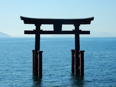 白鬚神社湖中大鳥居