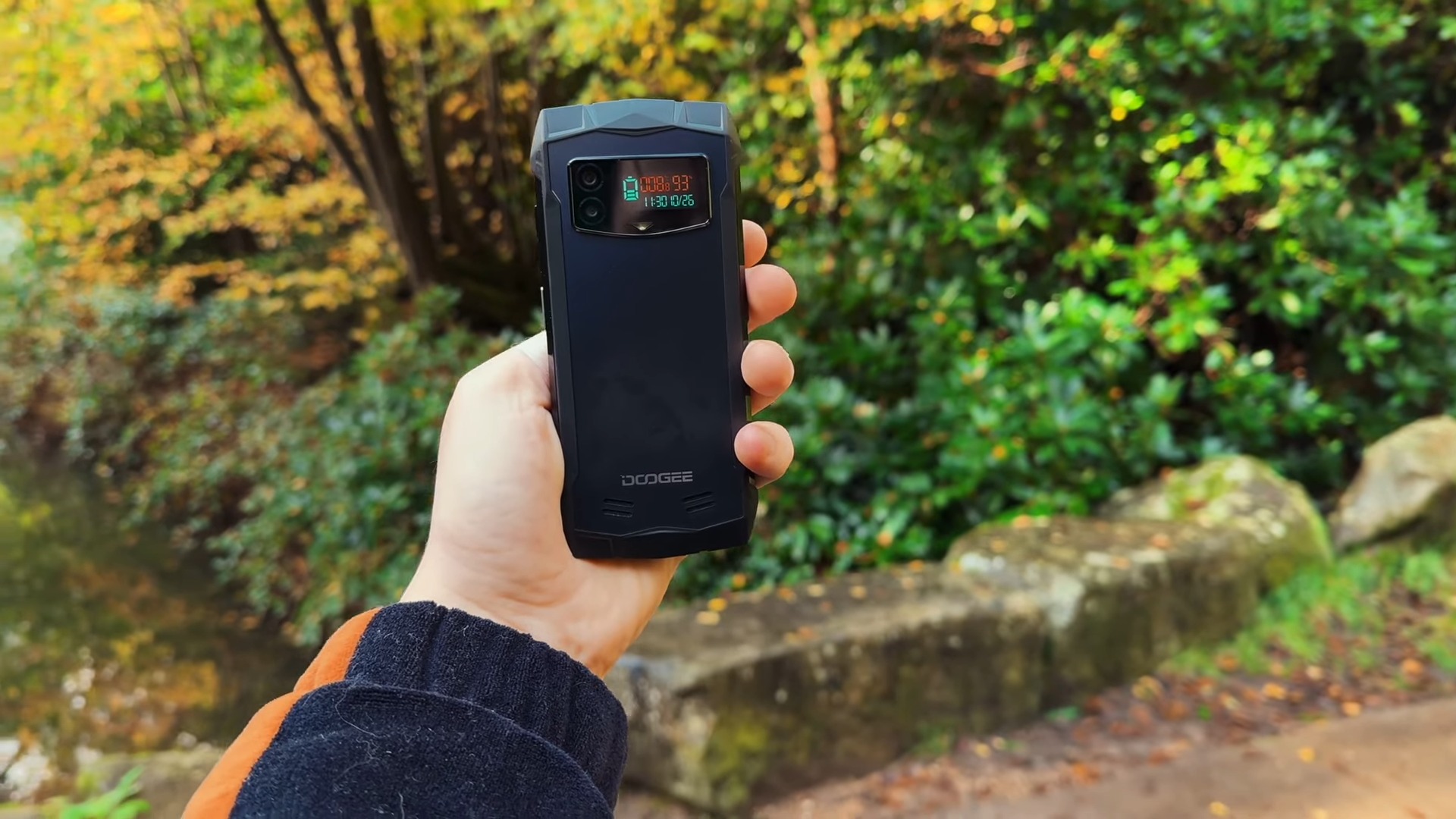 DOOGEE Smini Review - A Tiny Rugged Smartphone with Mighty Power And Rear Display!