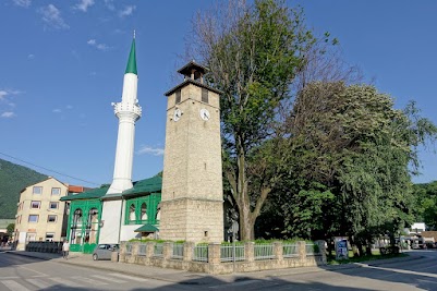 Hadži Ali-Begova Moschee und Sahat Turm in Trvanik