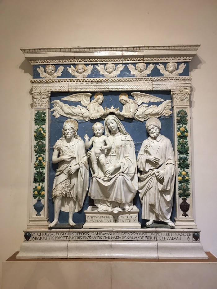 Andrea della Robbia e aiuti, Madonna con Bambino, San Bartolomeo e santo apostolo, terracotta invetriata, Museo Diocesano di Arte Sacra, Montalcino