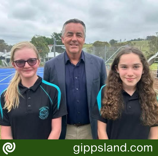 Mr Chester with school captains Matilda Lane (left) and Florence Cowan (right)