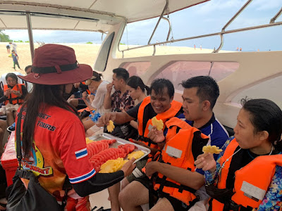 Cruise by speedboat to Railay Beach