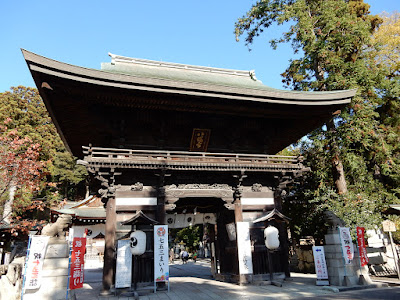 日牟禮八幡宮楼門