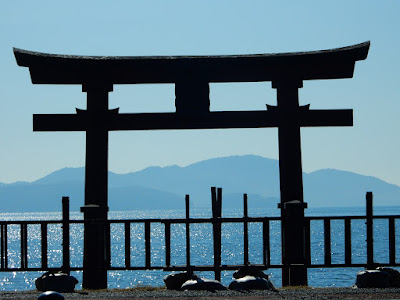 白鬚神社湖中大鳥居