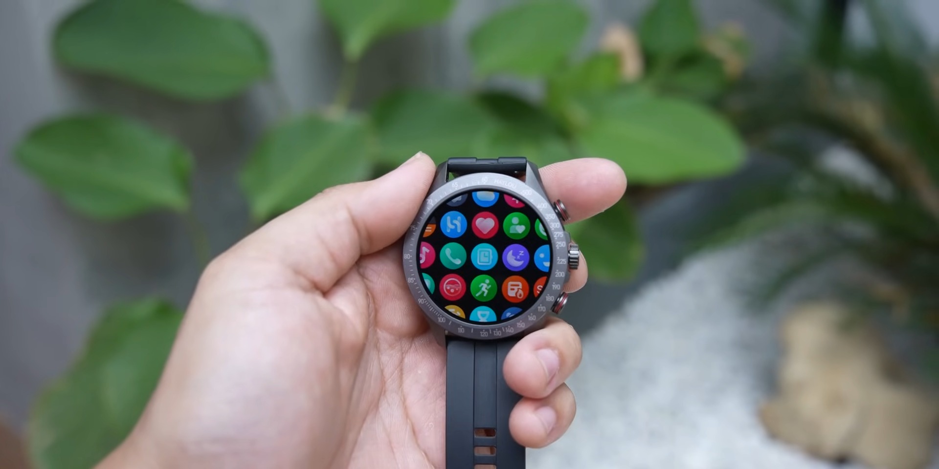 Haylou Solar Pro LS18 Review: New Affordable Smartwatch
