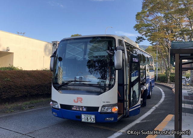 JR東海バス「東名ライナー203号」　744-18953　東名御殿場到着_01