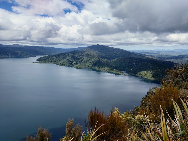 Lake Waikaremoana Panekire Bluffs Peak Viewpoint