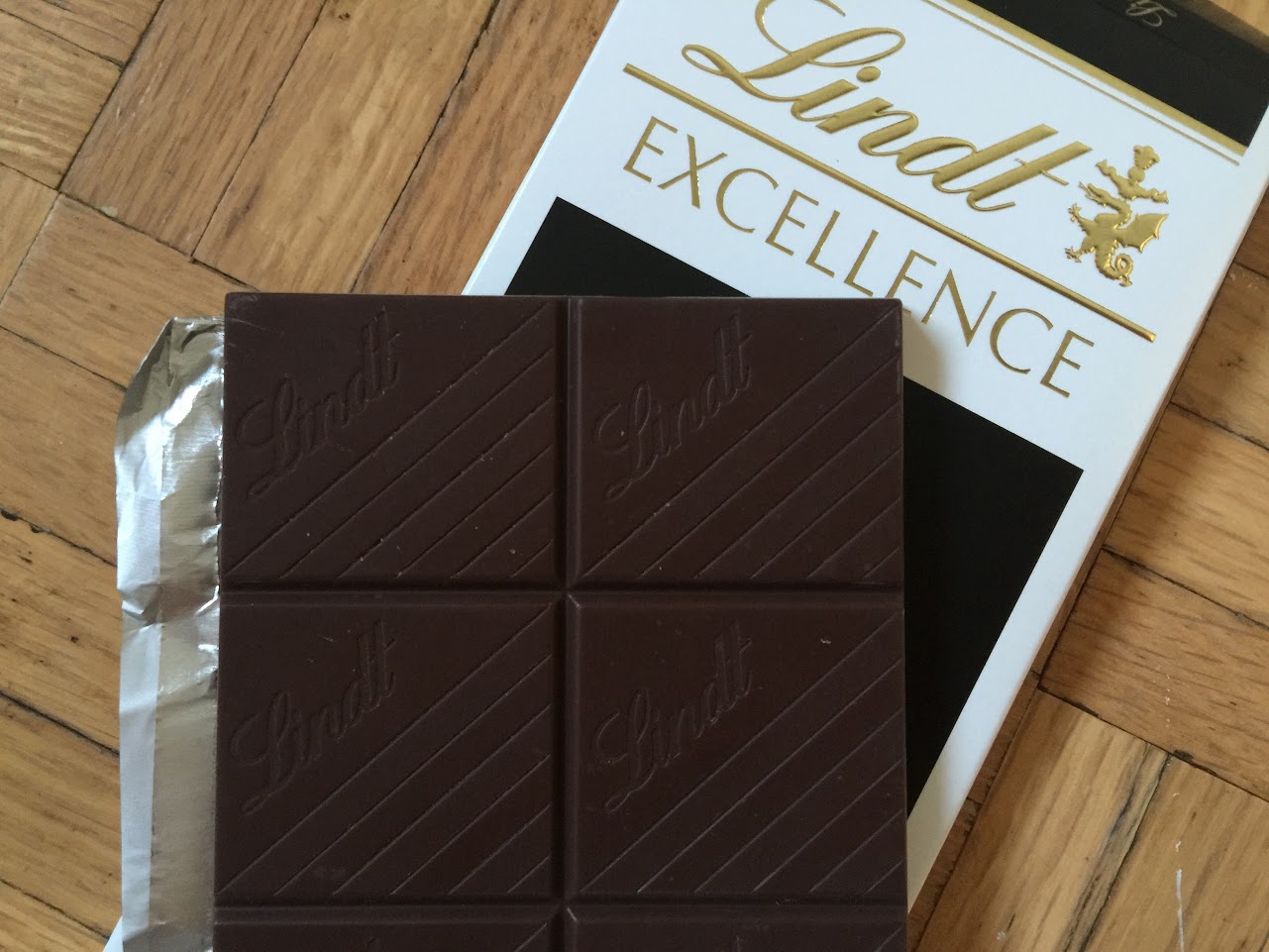 70% lindt bar open