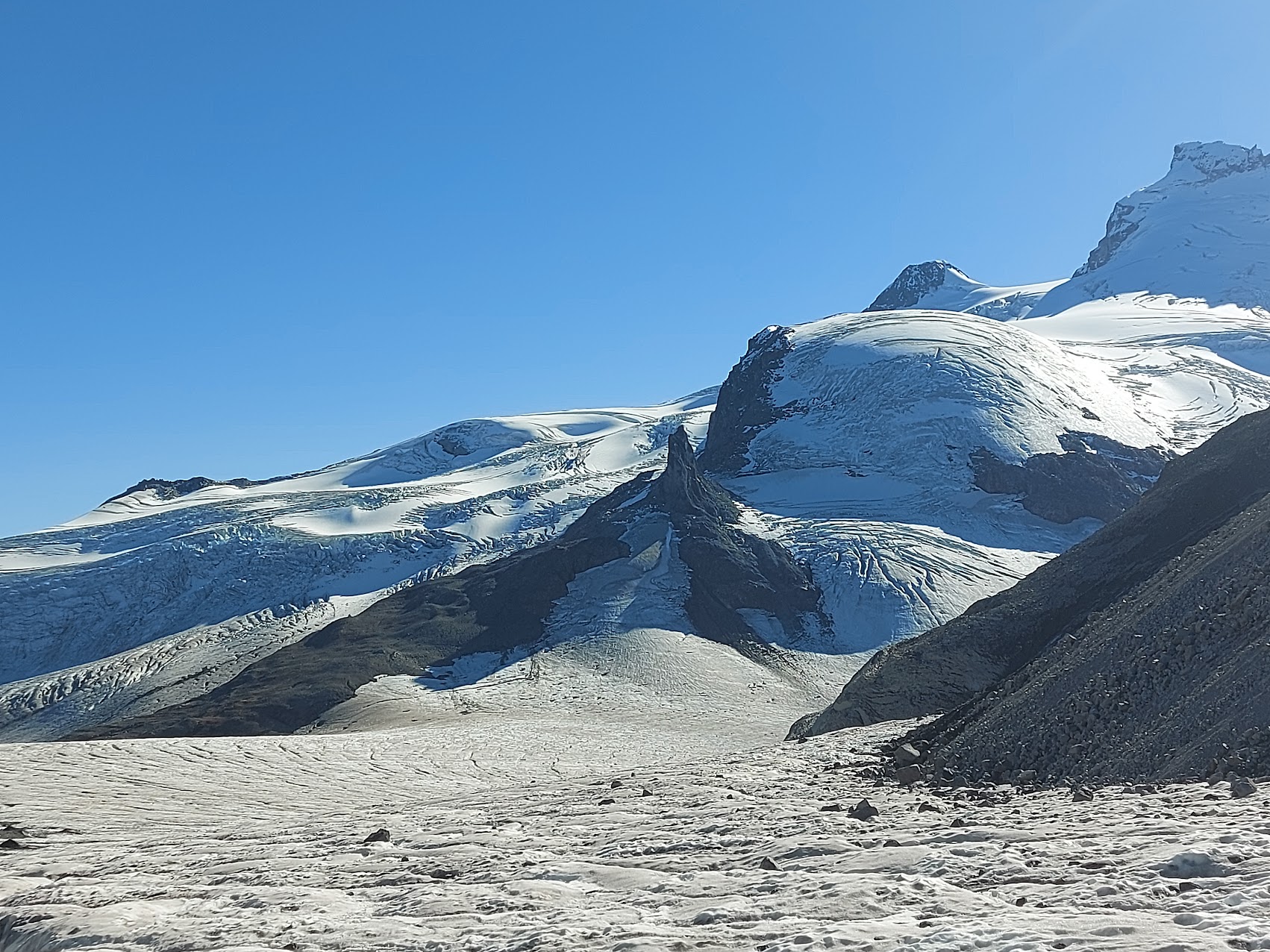 Zoomed-out view showing the crevasse field, the Shark Fin and Garibaldi