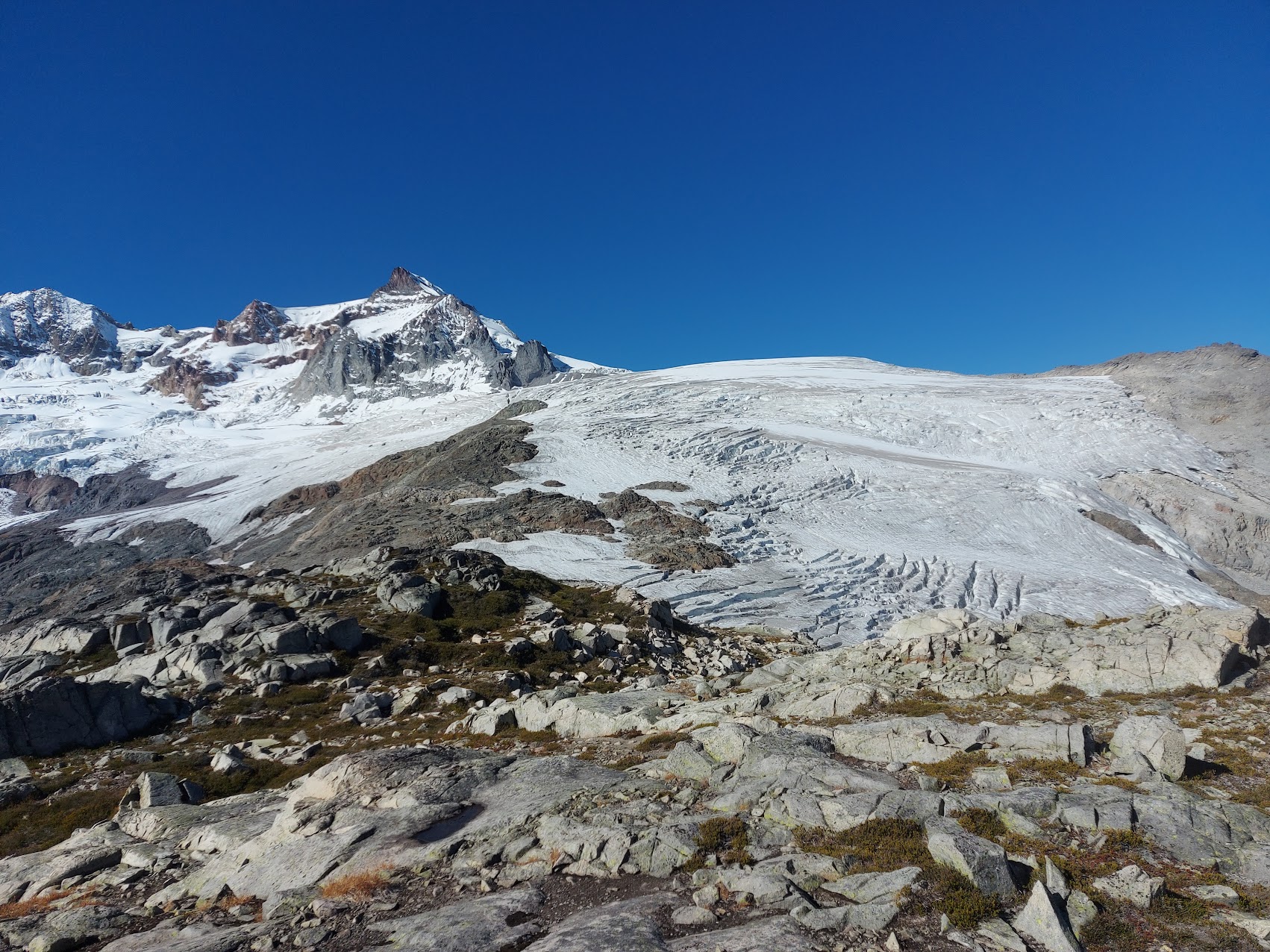 Mt Garibaldi surrounded by mostly glaciated terrain