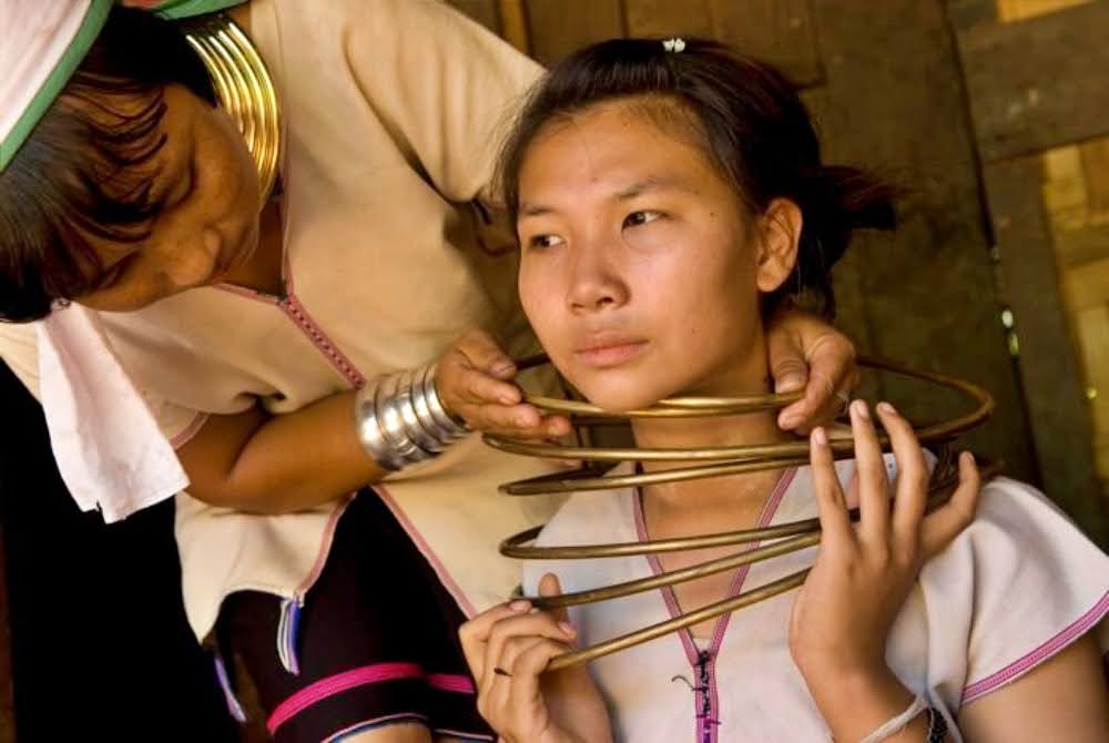 Long Neck Karen, as mulheres girafas de Myanmar