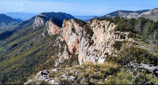 La serra de Sant Joan con la cima del Oratori en primer término
