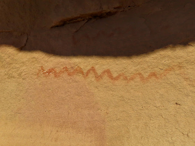 Squiggly pictographs