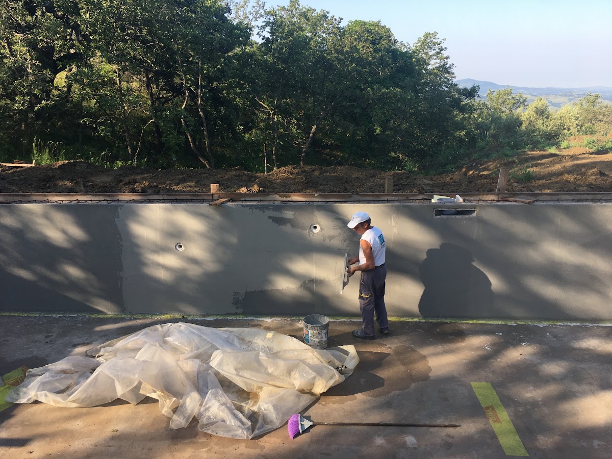 Construction of the Santa Pia swimming pool during the rainy weeks of May