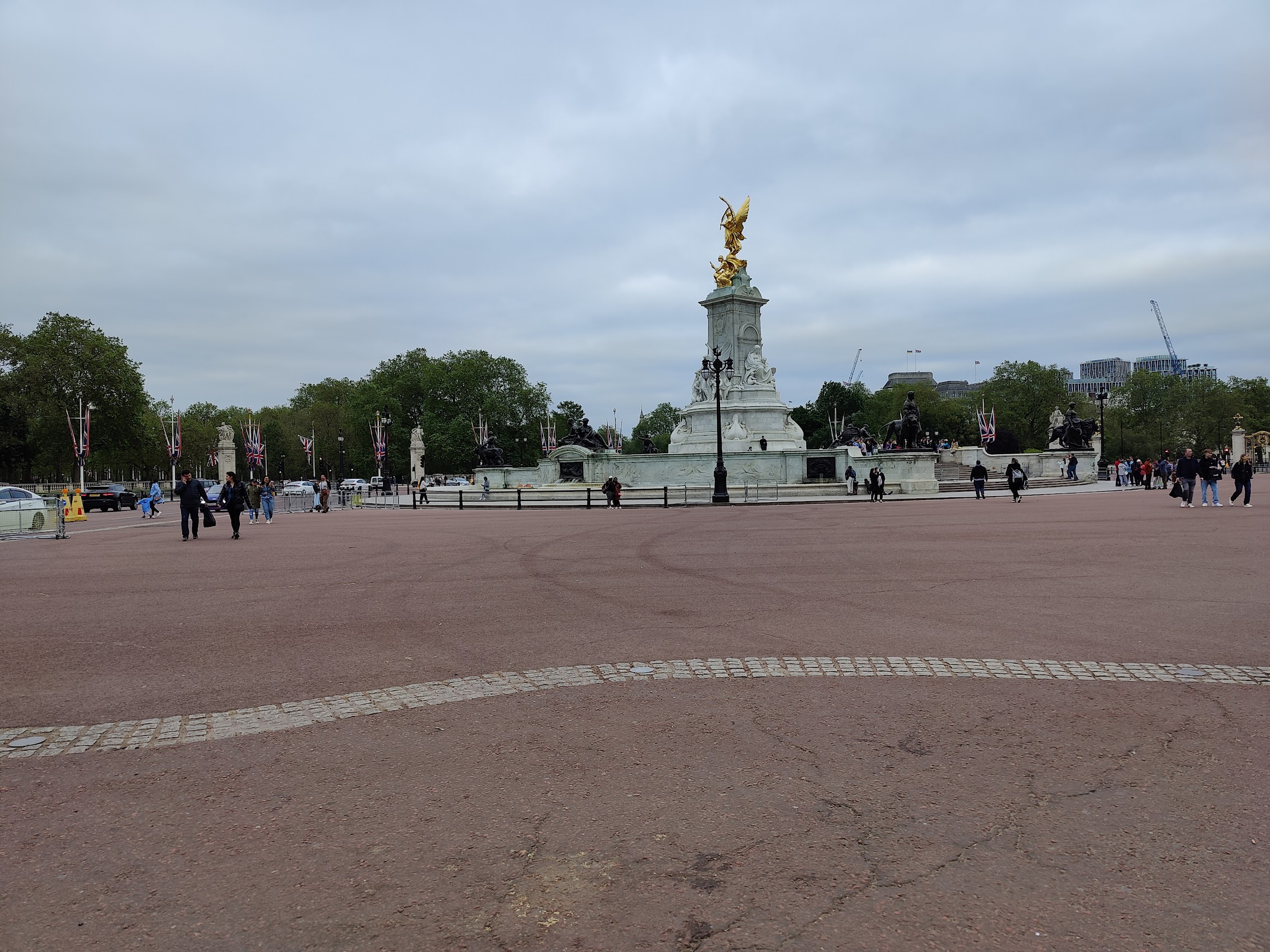 Square in front of Buckingham Palace